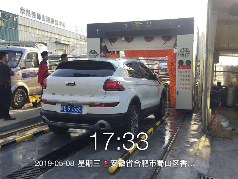 合肥汽修廠安裝龍門往復式全自動洗車機